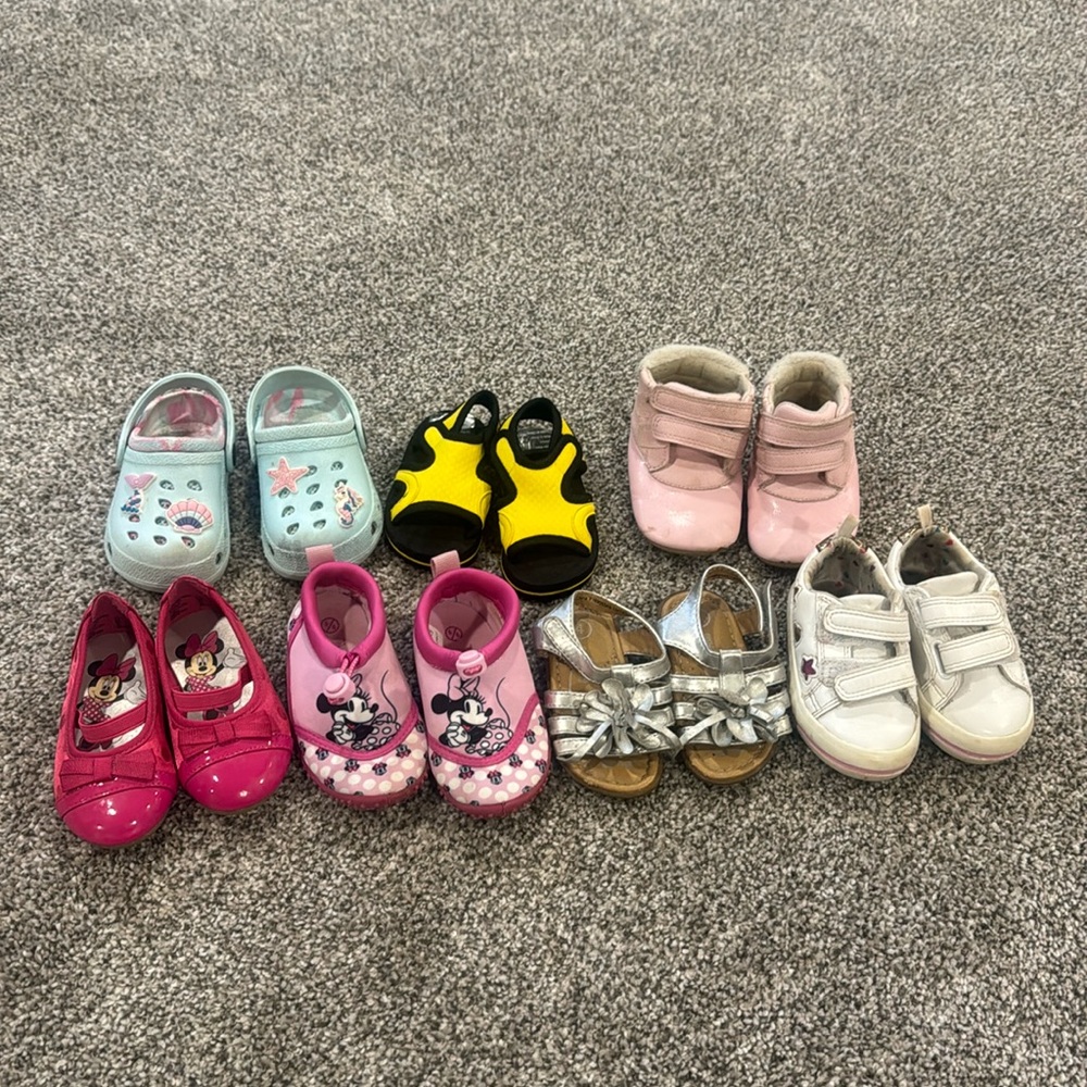 Little girls size 4-5 shoes